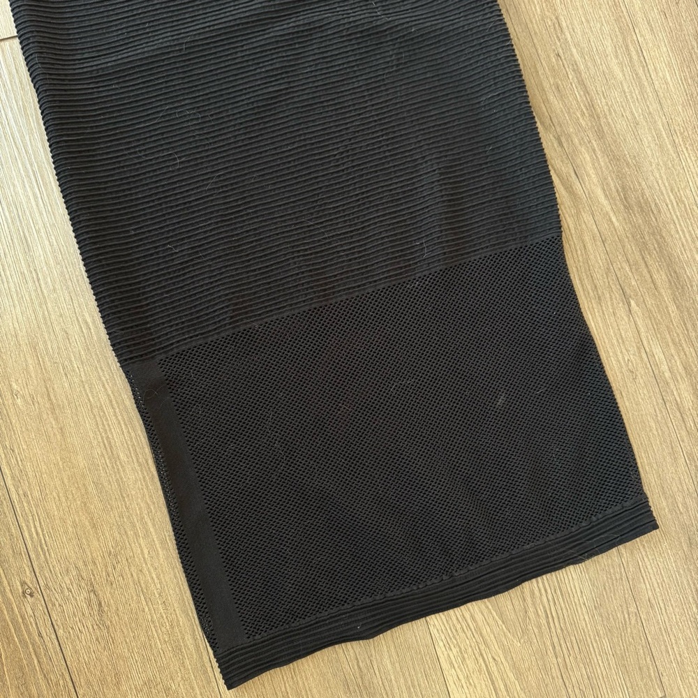 BCBGeneration Seamless Ribbed Midi Skirt - Picture 2 of 5